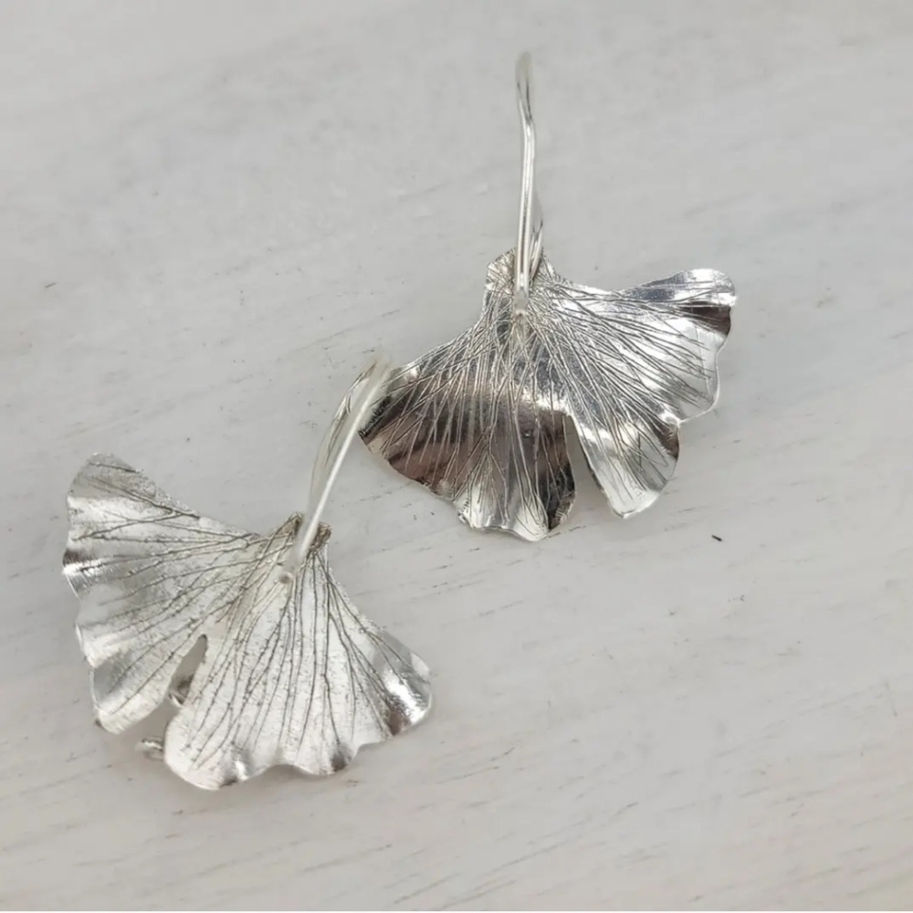 GINKGO SUPIMA LEAF DANGLING HANDMADE EARRINGS IN STERLING SILVER METAL